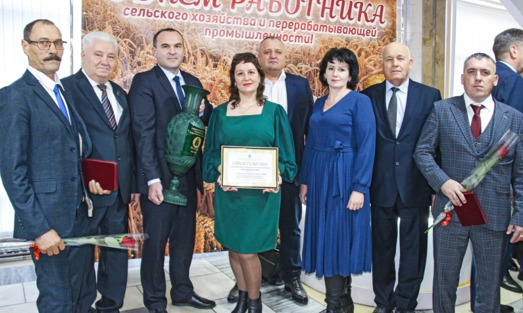 ООО «Осень», Озинский район, ООО «Кольцовское», Калининский район, отдел сельского хозяйства администрации Базарно-Карабулакского района, СХПК «Россошанское», Красноармейский район, ООО «Освобождение», Пугачевский, ООО «Кольцовское», Калининский район, ООО «Золотой колос Поволжья», АО «Волга», Балаковский район, КФХ Кравцев, Самойловский район, КФХ Панченко, КФХ Жукушев, Новоузенский район,  КФХ Зибарева, Иватеевский район, КФХ Агаларов, КФХ Тареев, Ртищевский район, КФХ «Натальино», НАО «Индустриальный», Екатериновский район, ООО «Феникс», Базарно-Карабулакский район, ООО «Сельхозтехника», Балашовский район, ООО «Победа», колхоз «Имени 18-го Партсъезда», Ершовский район, СХПК «Екатериновский, КФХ Томарев, Аткарский район, ОГУ «Саратовская межрайонная станция по борьбе с болезнями животных», КФХ Архипов, АО «Декабрист», АО «Племзавод «Трудовой», Марксовский район, ФГБУ «Станция агрохимической службы «Ершовская», ООО «Дергачи-птица», Дергачевский район, ООО «Прихоперский элеватор», Аркадакский район, ЗАО «Маслодельный завод «Хвалынский», Хвалынский район, ООО «Придорожный», Краснокутский район, ООО «Дергачевский элеватор», АО «Чернавское», Вольский район, ООО «Ромашовка», Турковский район, ООО «Сельскохозяйственное предприятие «Заволжский», Федоровский район, главе КФХ Султашев, Александрово-Гайский район, КФХ Романов, Балтайский район, «Воскресенская материально-техническая база снабжения», Воскресенский район, КФХ Ескалиев, КФХ Ларин,  Балтайский район; КФХ Петров, Краснопартизанский район, ООО «Наше дело» Энгельсский район, ООО  «Овощная долина», Энгельсский муниципальный район, АО «Совхоз-Весна», Гагаринский административный район, АО «Симоновская птицефабрика», ООО  «Тепловское» Новобурасский район, ООО «Агрофирма» «Пегас», АО  «Урбахский комбинат хлебопродуктов», Советский район, Марат Кабулович Искалиев, Новоузенский район 